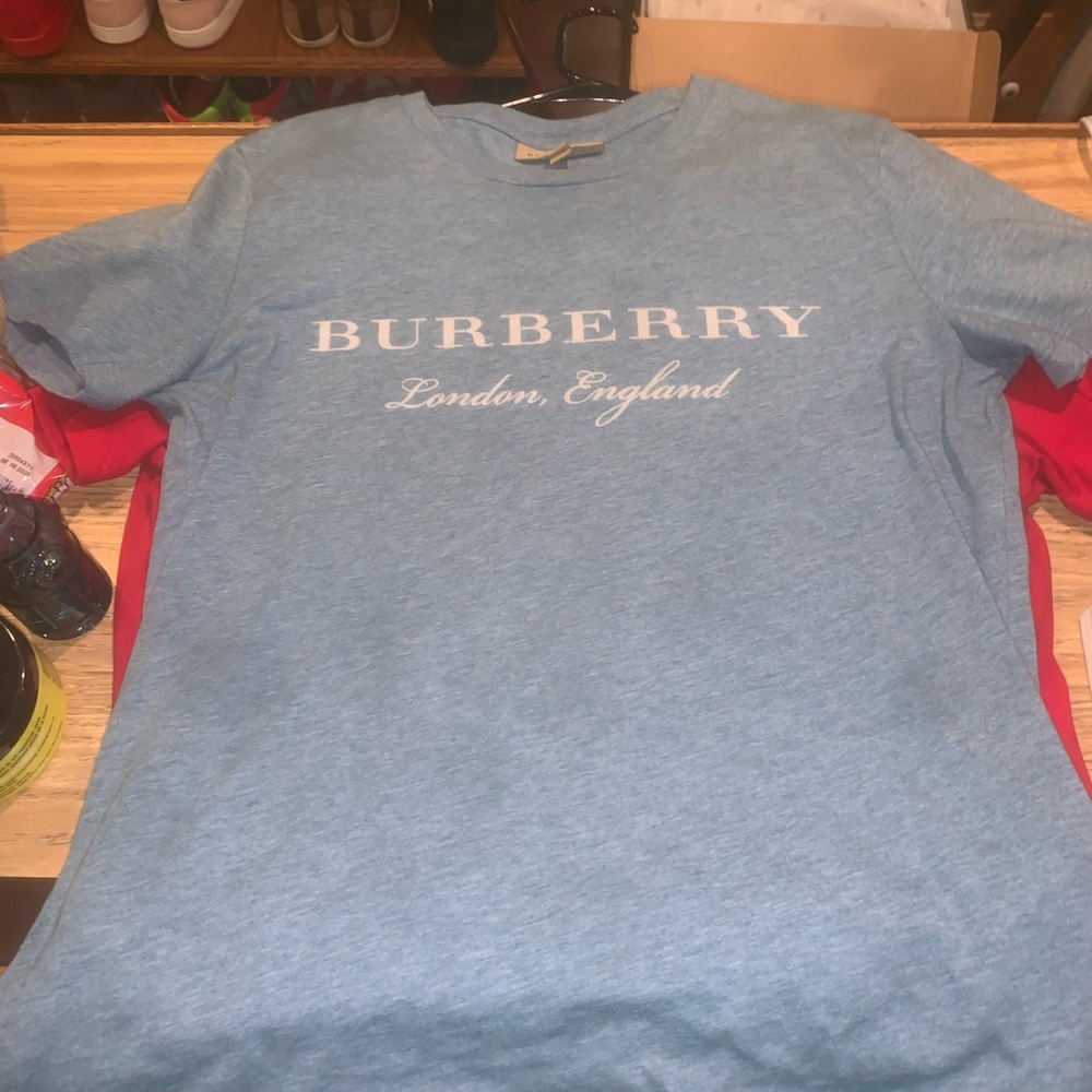 Men’s Burberry T. Medium